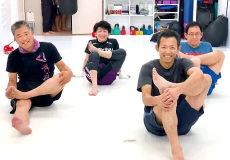 大人クラスプログラム「肩コリ・頭痛・腰痛・膝痛改善はぴトレ」実践風景