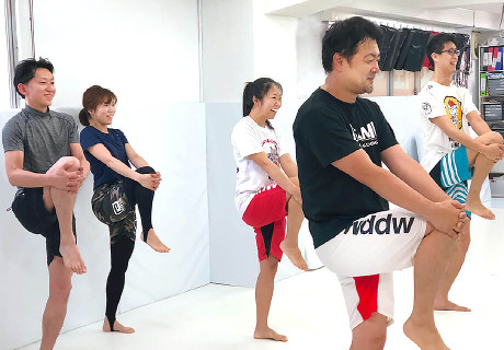 戸塚区原宿の地域密着型 少人数制スポーツジム「ハピスポ」 大人クラスプログラム「転倒予防はぴトレ」実践風景