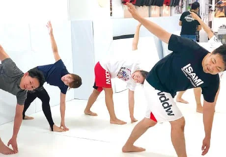 大人クラスプログラム「ハッピーボディケア体操」実践風景