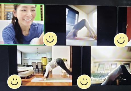 戸塚区原宿の地域密着型 少人数制スポーツジム「ハピスポ」 ヨガクラスプログラム「ケガ予防ヨガストレッチ」実践風景